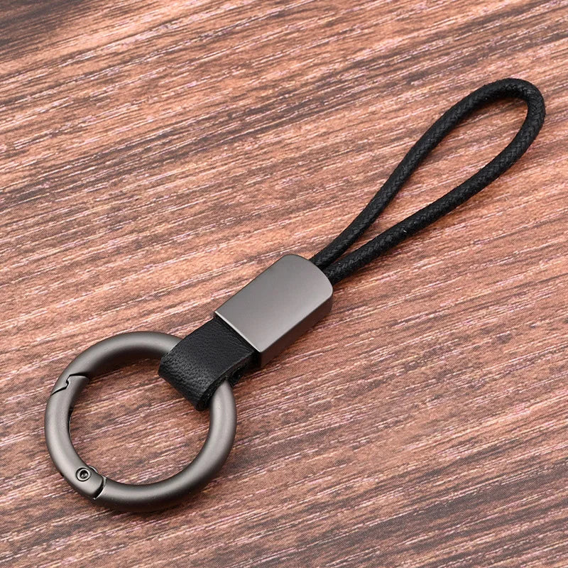 Chaveiro de Couro Genuíno com Cordão – Acessório Elegante